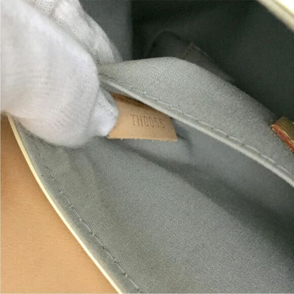 Louis Vuitton Monogram Vernis Perle Shoulder Bag Purse in Biscayne Bay - Picture 5 of 12